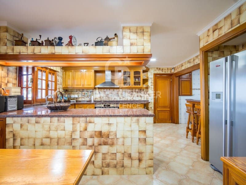 6 quarto Moradia para venda em Chiva com piscina garagem - 749 000 € (Ref: 9402192)