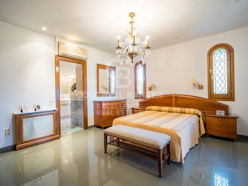 6 quarto Moradia para venda em Chiva com piscina garagem - 749 000 € (Ref: 9402192)