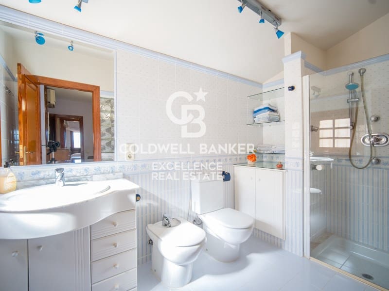 6 quarto Moradia para venda em Chiva com piscina garagem - 749 000 € (Ref: 9402192)