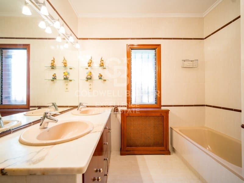 6 quarto Moradia para venda em Chiva com piscina garagem - 749 000 € (Ref: 9402192)