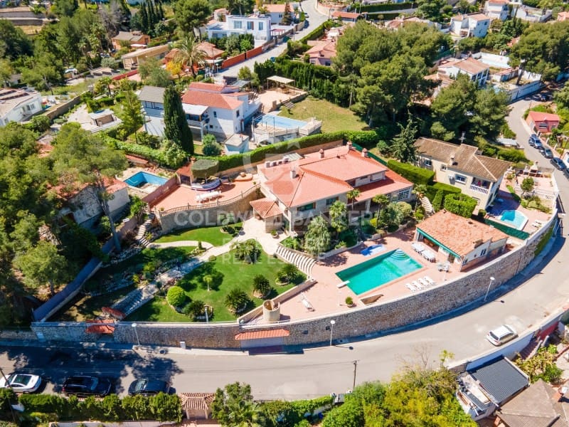 6 quarto Moradia para venda em Chiva com piscina garagem - 749 000 € (Ref: 9402192)