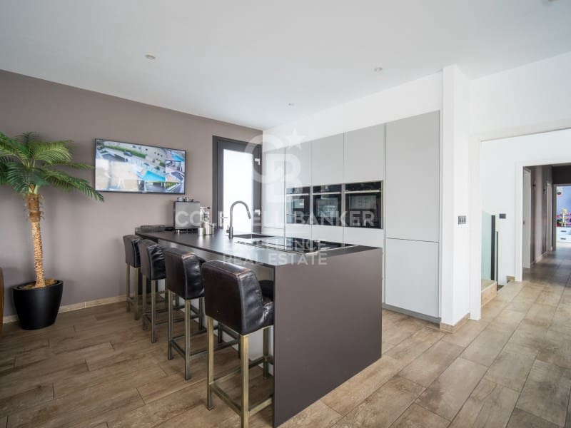 4 chambre Villa/Maison à vendre à Calpe / Calp avec piscine garage - 1 300 000 € (Ref: 9402194)