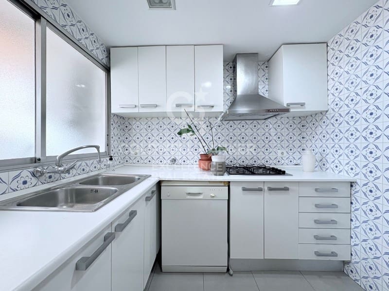 Piso de 4 habitaciones en València ciudad en venta con garaje - 595.000 € (Ref: 9402196)