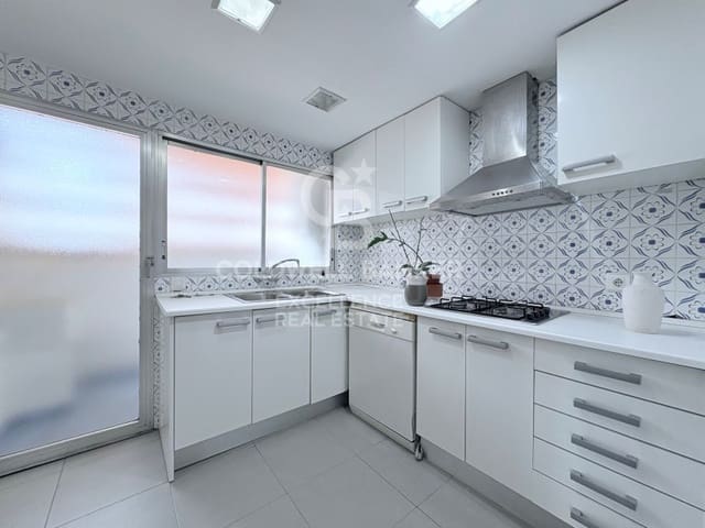 4 bedroom Flat for sale in Jaume Roig, Valencia city with garage - € 595,000 (Ref: 9402196)