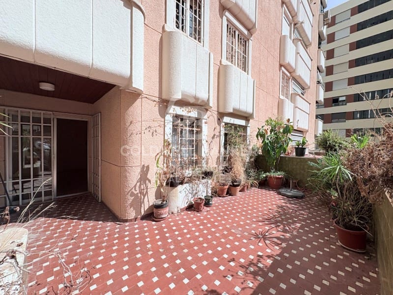 Piso de 4 habitaciones en València ciudad en venta con garaje - 595.000 € (Ref: 9402196)