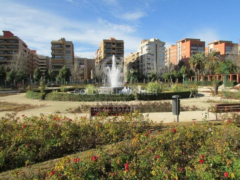 Piso de 4 habitaciones en València ciudad en venta con garaje - 595.000 € (Ref: 9402196)