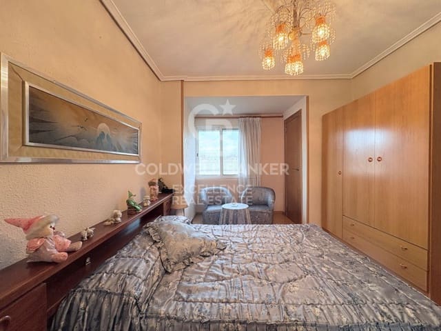 3 bedroom Apartment for sale in Exposicio, Valencia city - € 480,000 (Ref: 9402199)