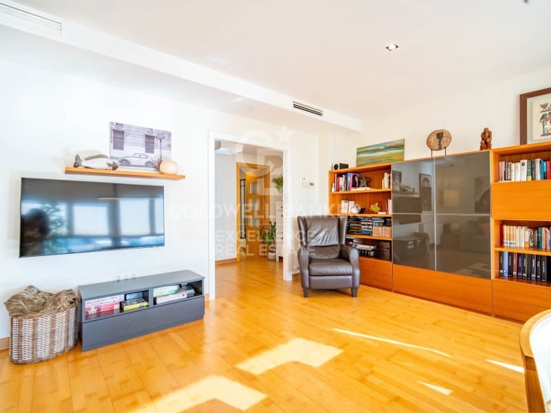 4 bedroom Flat for sale in Valencia city with garage - € 640,000 (Ref: 9452166)