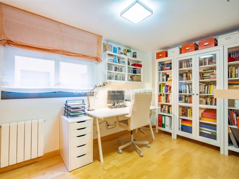 4 bedroom Flat for sale in Valencia city with garage - € 640,000 (Ref: 9452166)