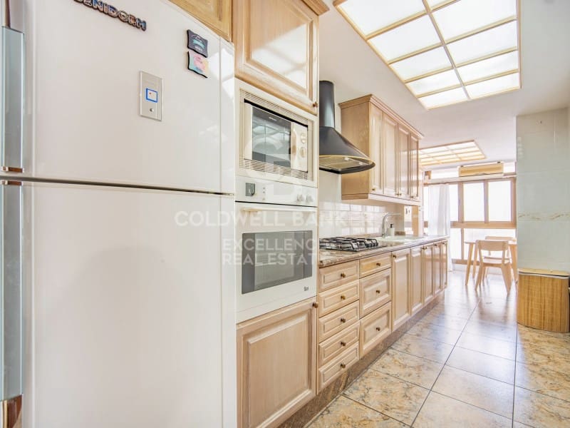 4 bedroom Flat for sale in Valencia city with garage - € 530,000 (Ref: 9482082)