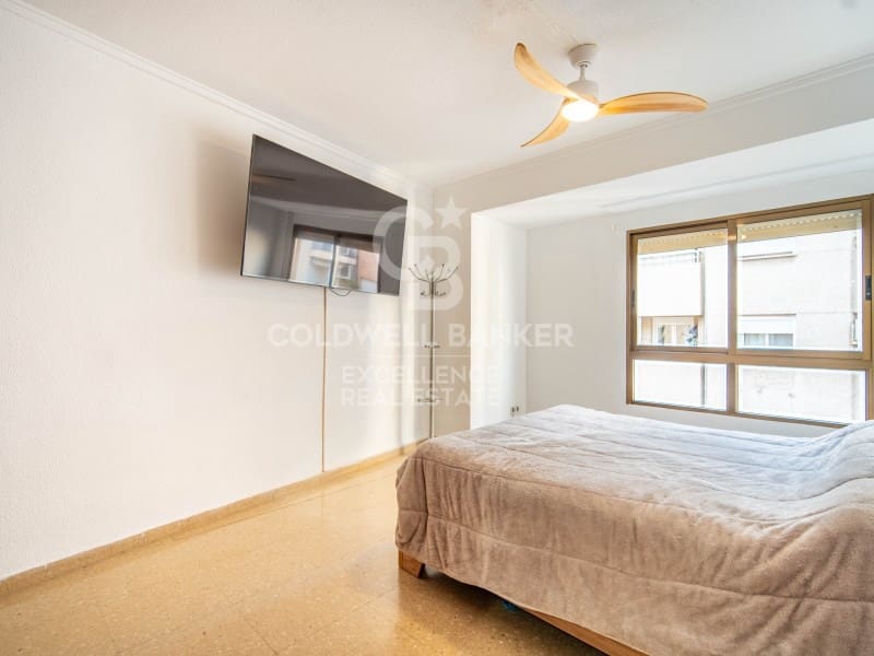 4 bedroom Flat for sale in Valencia city with garage - € 530,000 (Ref: 9482082)