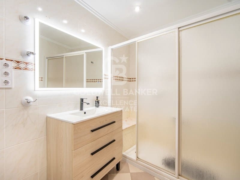 4 bedroom Flat for sale in Valencia city with garage - € 530,000 (Ref: 9482082)