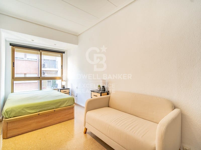 4 bedroom Flat for sale in Valencia city with garage - € 530,000 (Ref: 9482082)