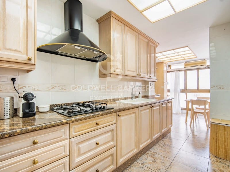 4 bedroom Flat for sale in Valencia city with garage - € 530,000 (Ref: 9482082)