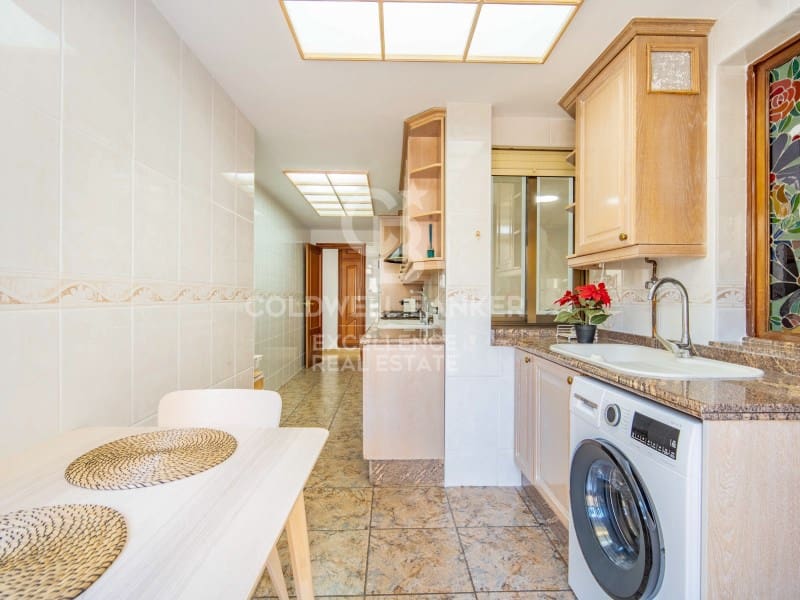 4 bedroom Flat for sale in Valencia city with garage - € 530,000 (Ref: 9482082)