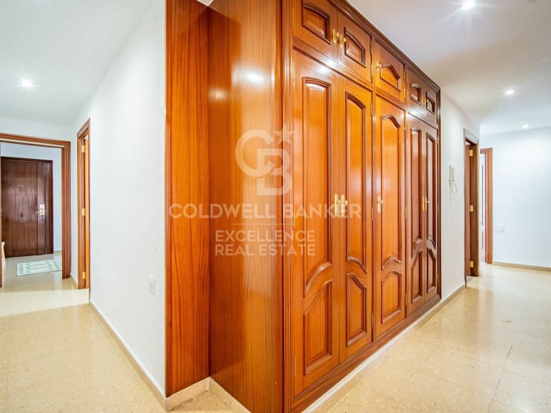 4 bedroom Flat for sale in Valencia city with garage - € 530,000 (Ref: 9482082)