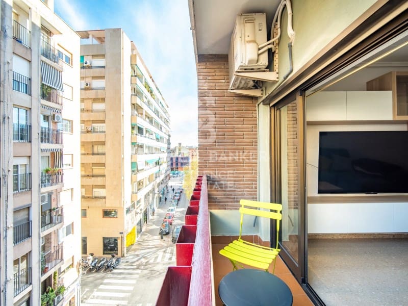 4 bedroom Flat for sale in Valencia city with garage - € 530,000 (Ref: 9482082)