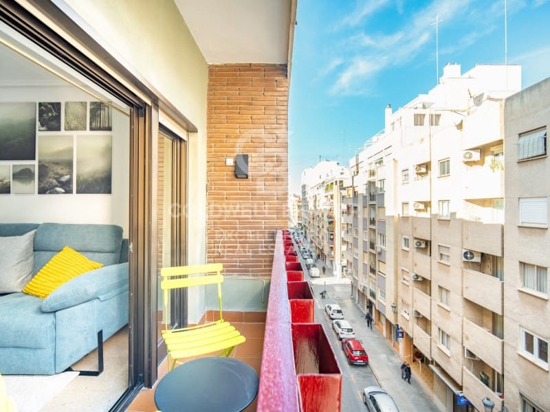 4 bedroom Flat for sale in Valencia city with garage - € 530,000 (Ref: 9482082)