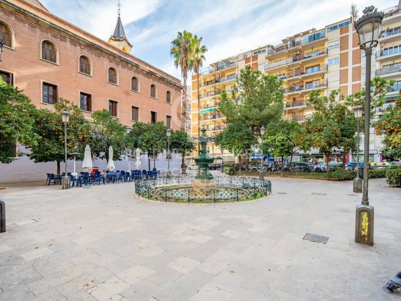 4 bedroom Flat for sale in Valencia city with garage - € 530,000 (Ref: 9482082)