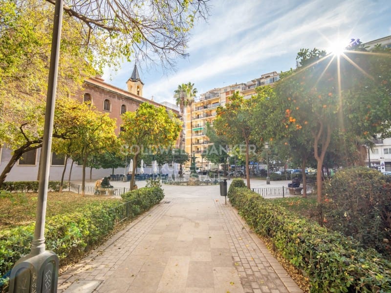 4 bedroom Flat for sale in Valencia city with garage - € 530,000 (Ref: 9482082)