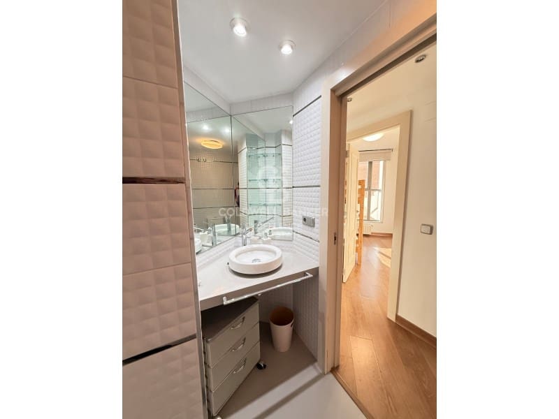 3 quarto Apartamento para arrendar em Valencia cidade com garagem - 2 100 € (Ref: 9504689)