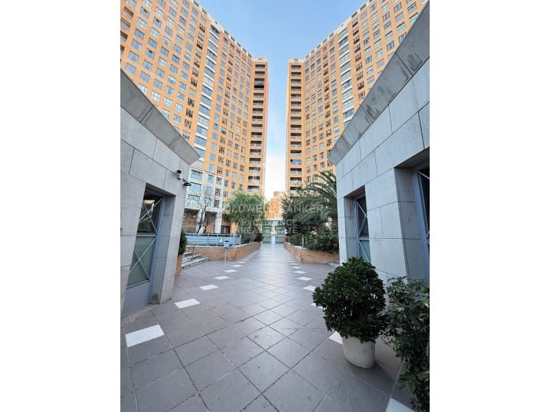 3 quarto Apartamento para arrendar em Valencia cidade com garagem - 2 100 € (Ref: 9504689)