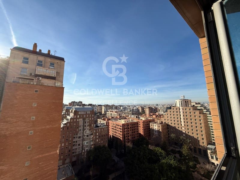 3 quarto Apartamento para arrendar em Valencia cidade com garagem - 2 100 € (Ref: 9504689)