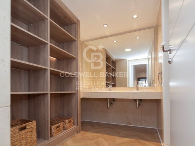 4 bedroom Flat for sale in La Petxina, Valencia city with garage - € 625,000 (Ref: 9519016)