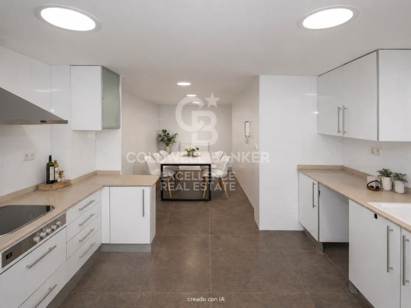 4 bedroom Flat for sale in Valencia city with garage - € 625,000 (Ref: 9519016)