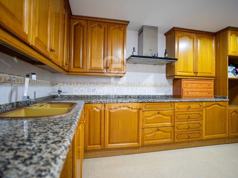 5 bedroom Townhouse for sale in Castello de la Plana - € 250,000 (Ref: 9543427)