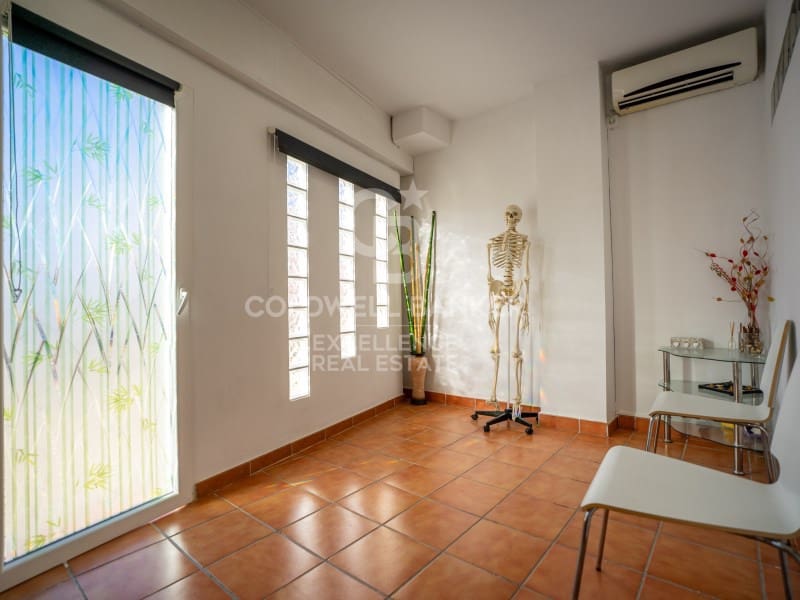 5 bedroom Townhouse for sale in Castello de la Plana - € 250,000 (Ref: 9543427)