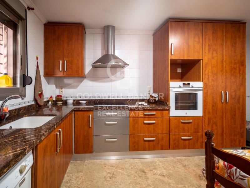 3 soverom Villa til salgs i Oliva med garasje - € 480 000 (Ref: 9574869)