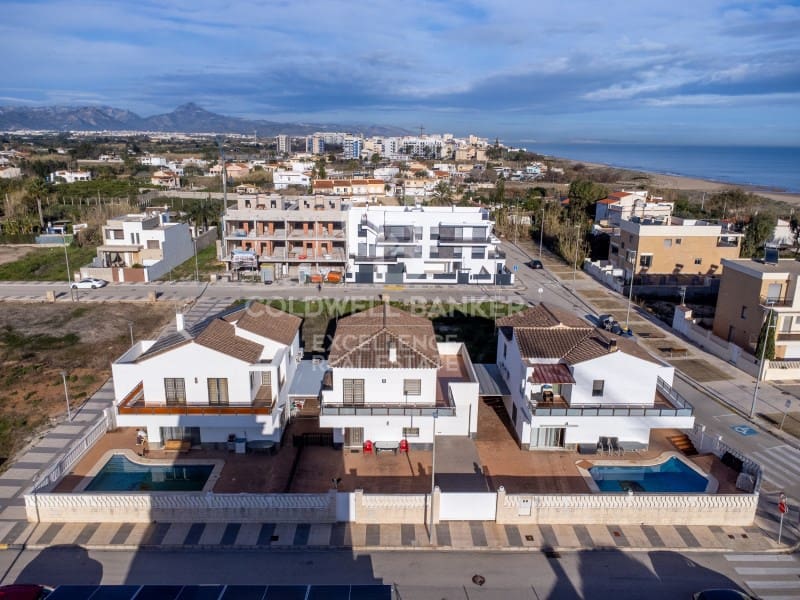 3 soverom Villa til salgs i Oliva med garasje - € 480 000 (Ref: 9574869)