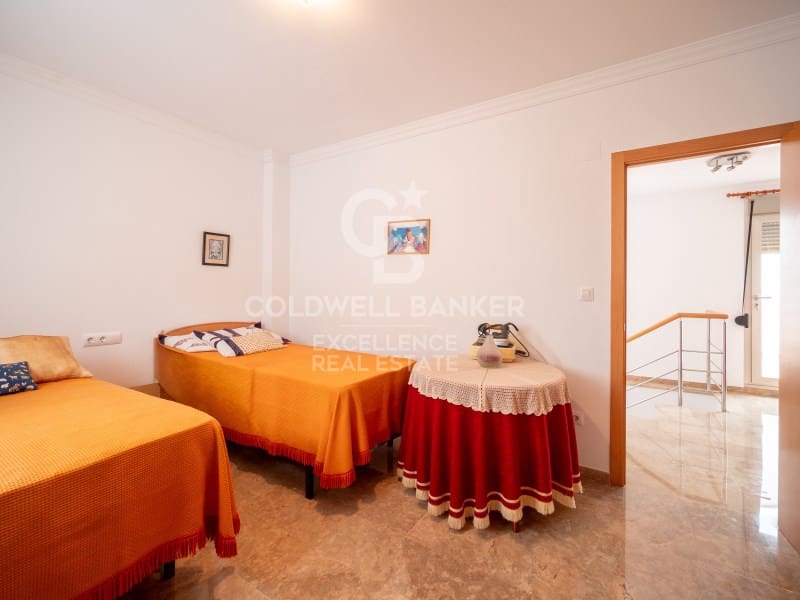 3 soverom Villa til salgs i Oliva med garasje - € 480 000 (Ref: 9574869)