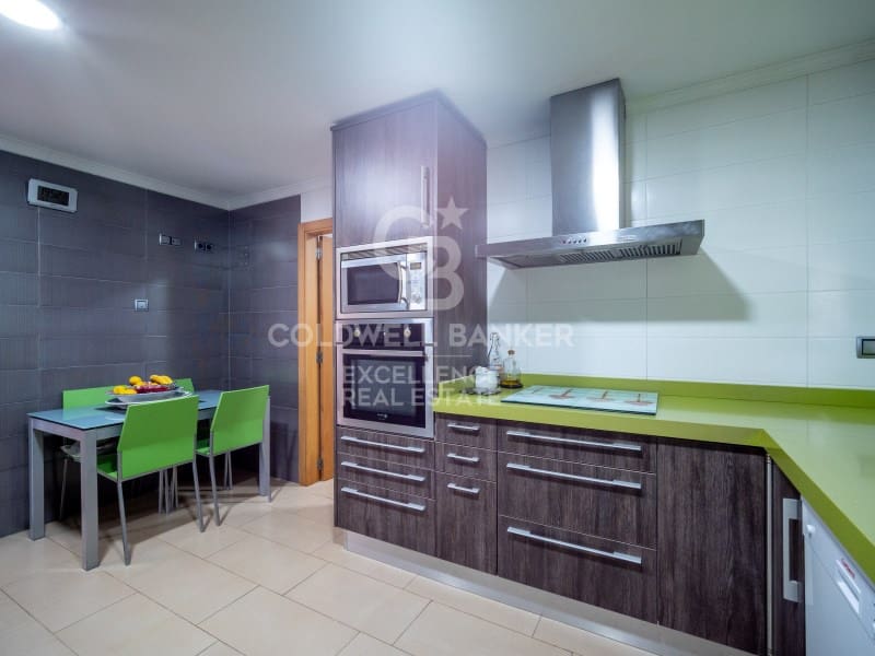 3 soverom Villa til salgs i Oliva med svømmebasseng garasje - € 520 000 (Ref: 9574871)