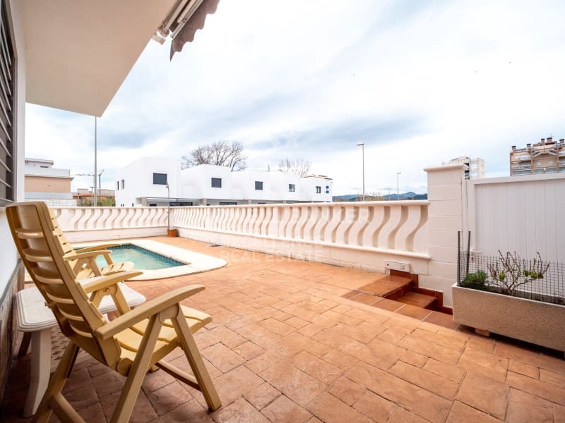 3 soverom Villa til salgs i Oliva med svømmebasseng garasje - € 520 000 (Ref: 9574871)