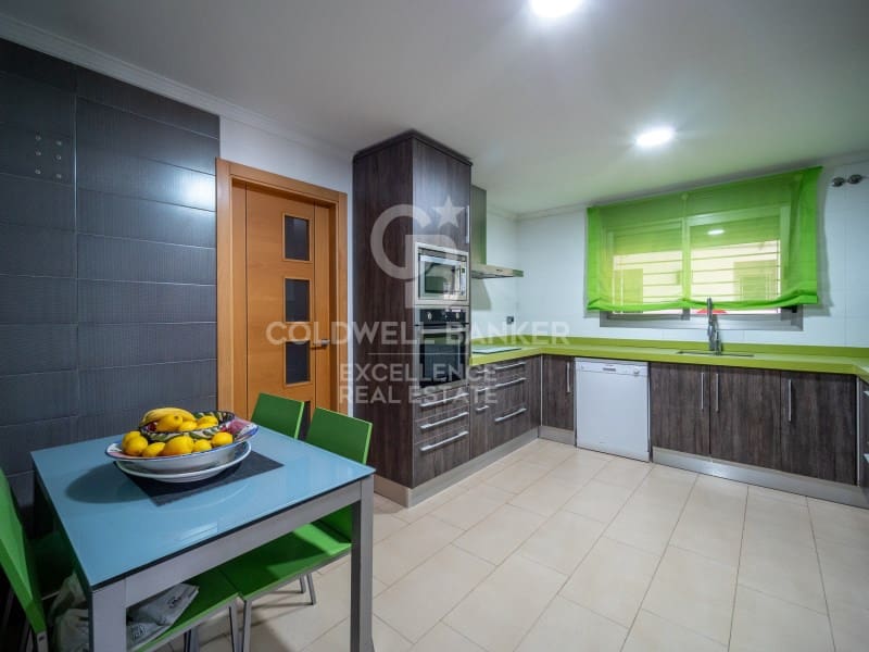 3 soverom Villa til salgs i Oliva med svømmebasseng garasje - € 520 000 (Ref: 9574871)