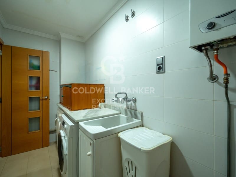 3 soverom Villa til salgs i Oliva med svømmebasseng garasje - € 520 000 (Ref: 9574871)