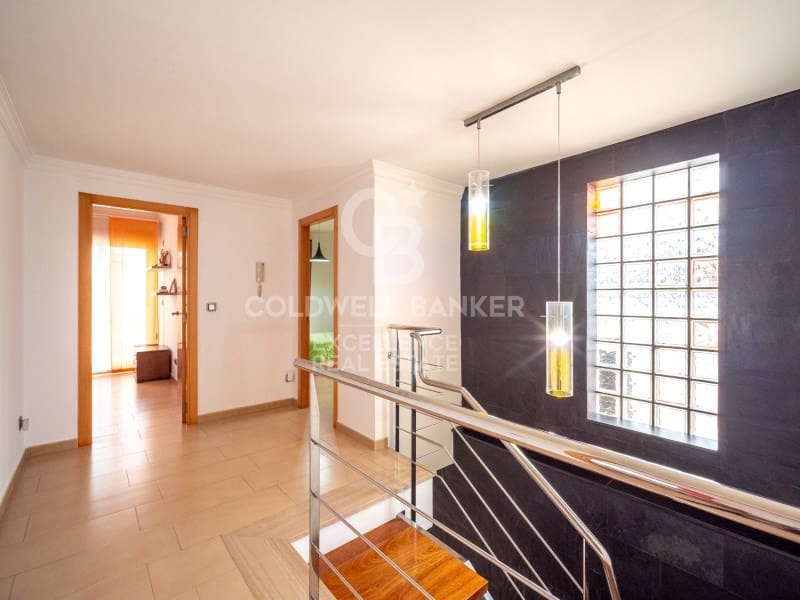 3 soverom Villa til salgs i Oliva med svømmebasseng garasje - € 520 000 (Ref: 9574871)