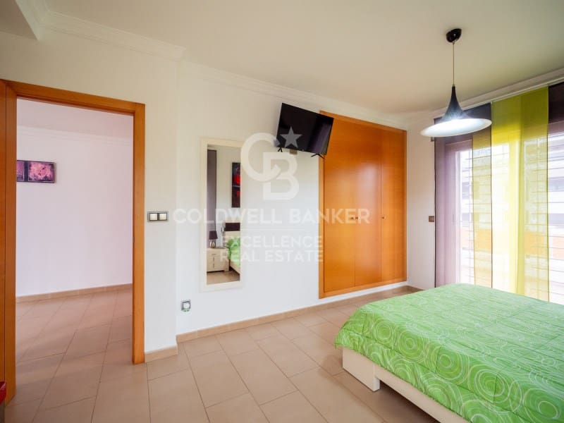 3 soverom Villa til salgs i Oliva med svømmebasseng garasje - € 520 000 (Ref: 9574871)