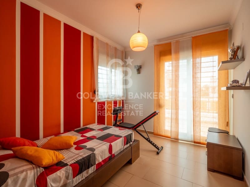 3 soverom Villa til salgs i Oliva med svømmebasseng garasje - € 520 000 (Ref: 9574871)