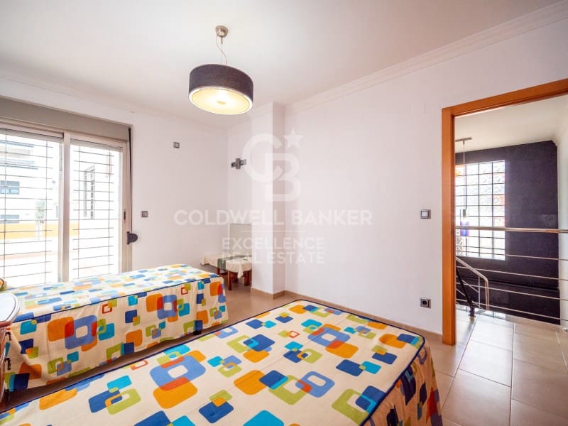 3 soverom Villa til salgs i Oliva med svømmebasseng garasje - € 520 000 (Ref: 9574871)