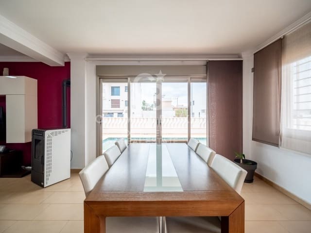 3 soverom Villa til salgs i Oliva Playa, Oliva med svømmebasseng garasje - € 520 000 (Ref: 9574871)