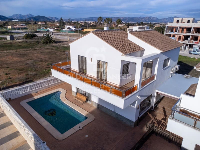 3 soverom Villa til salgs i Oliva med svømmebasseng garasje - € 520 000 (Ref: 9574871)