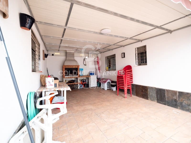 3 soverom Villa til salgs i Oliva med svømmebasseng garasje - € 520 000 (Ref: 9574871)