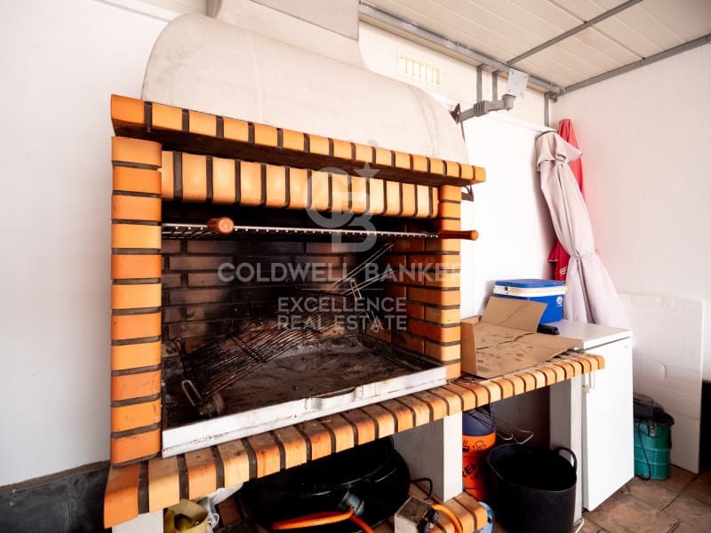 3 soverom Villa til salgs i Oliva med svømmebasseng garasje - € 499 000 (Ref: 9574871)