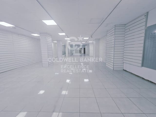 Commercial for rent in Extramurs, Valencia city - € 3,800 (Ref: 9599420)