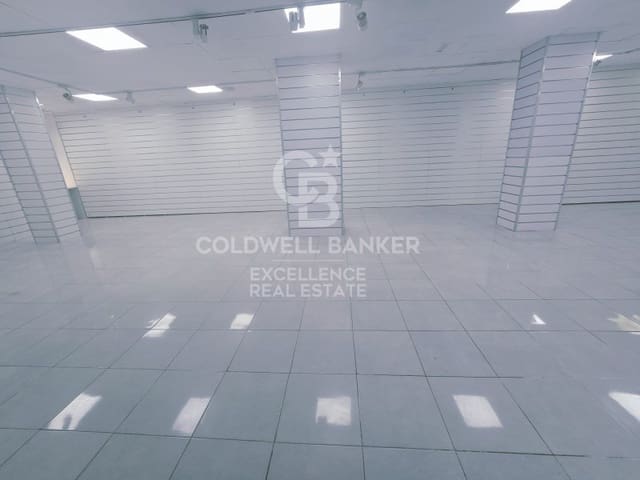 Commercial for rent in Extramurs, Valencia city - € 3,800 (Ref: 9599420)