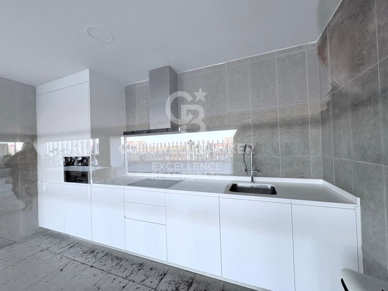 3 soverom Leilighet til leie i Valencia by med garasje - € 3 000 (Ref: 9627610)