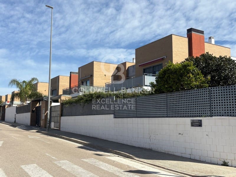 3 camera da letto Villetta Bifamiliare in vendita in La Pobla de Vallbona con garage - 475.000 € (Rif: 9627623)